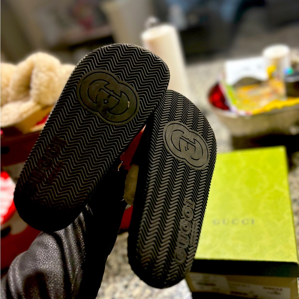 Size 30 kids Gucci slides